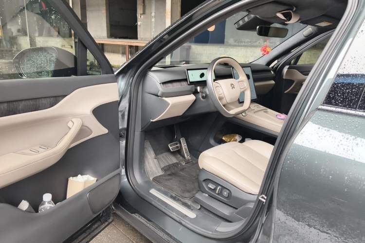 Used Nio ES8 2023 75 kWh Executive Edition Driver Seat