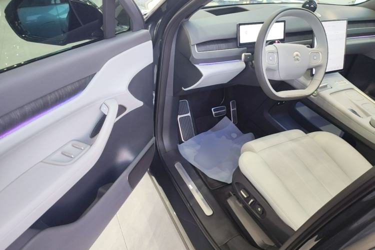 Used Nio ES8 2023 75 kWh Driver Seat