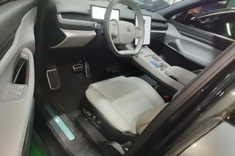 Used Nio ES8 2023 75 kWh Driver Seat