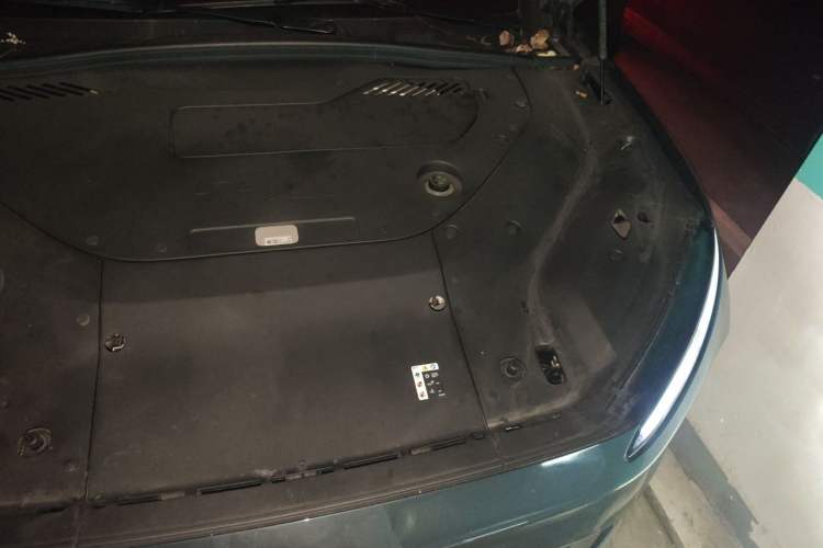 Used Nio ES8 2023 75 kWh Executive Edition Engine Bay Left
