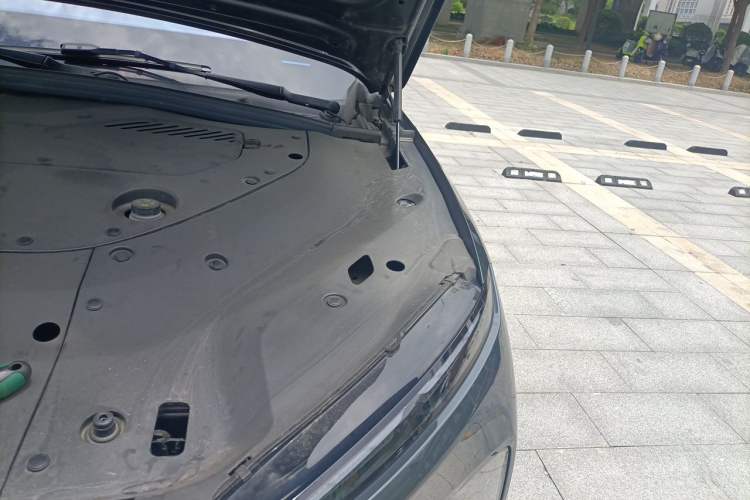 Used Nio ES8 2023 75 kWh Executive Edition Engine Bay Left
