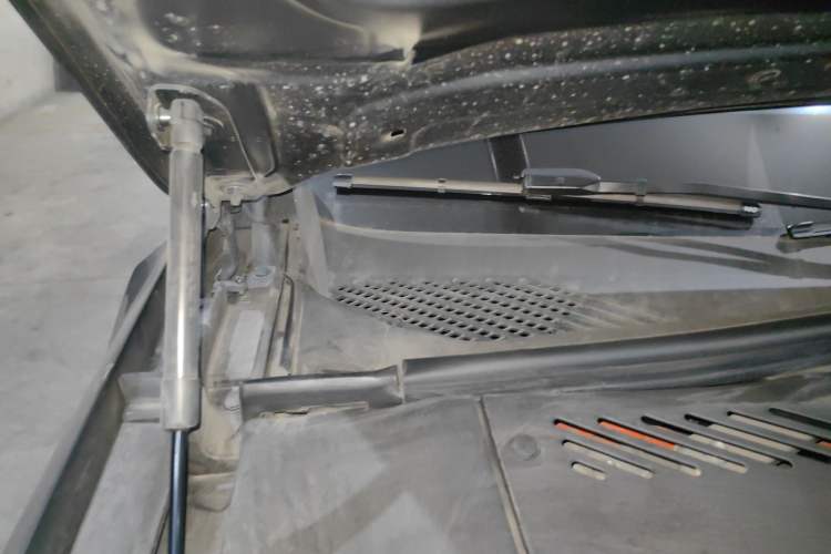 Used Nio ES8 2023 75 kWh Engine Bay Right