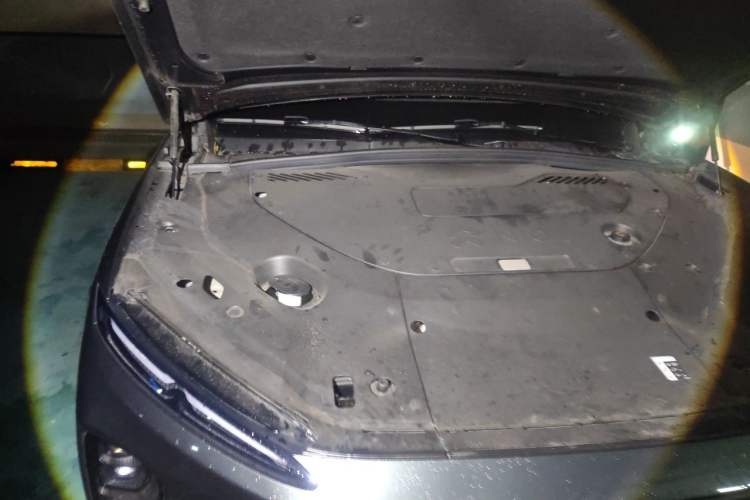 Used Nio ES8 2023 75 kWh Executive Edition Engine Bay Right