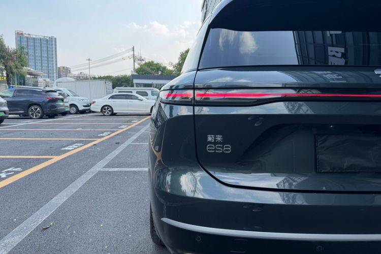 Used Nio ES8 2023 75 kWh Executive Edition Exterior 3
