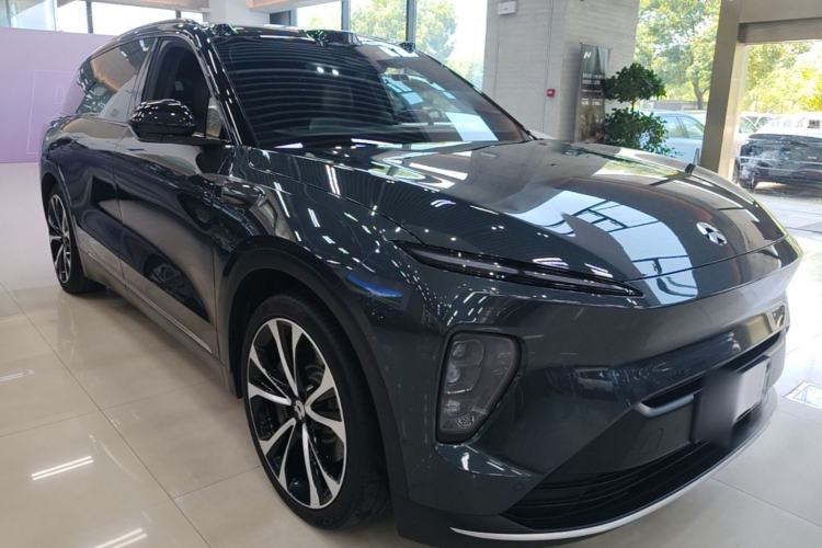 Used Nio ES8 2023 100kWh Signature Edition Front Right 45 Deg