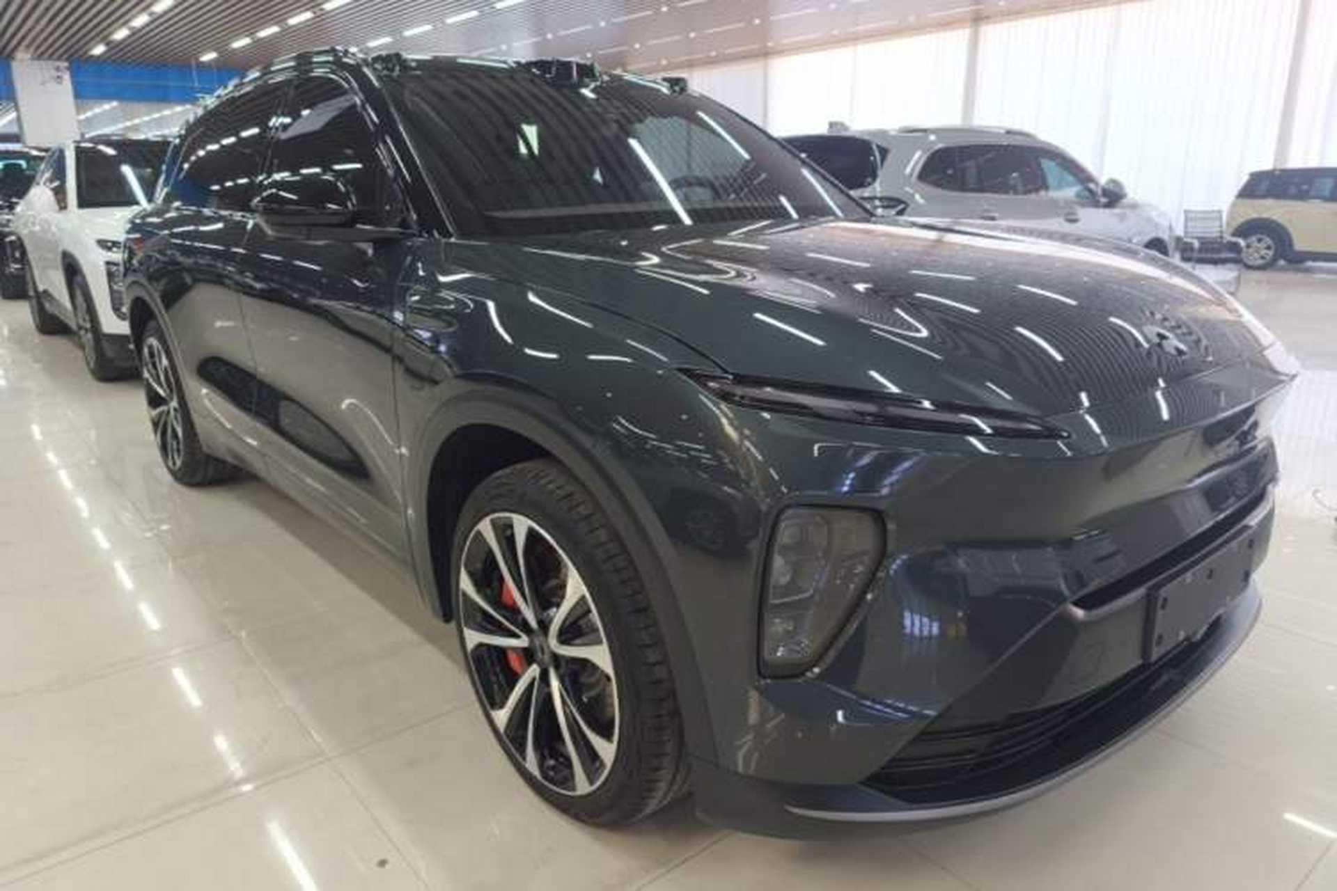 Used Nio ES8 2023 100kWh Signature Edition Front Right 45 Deg