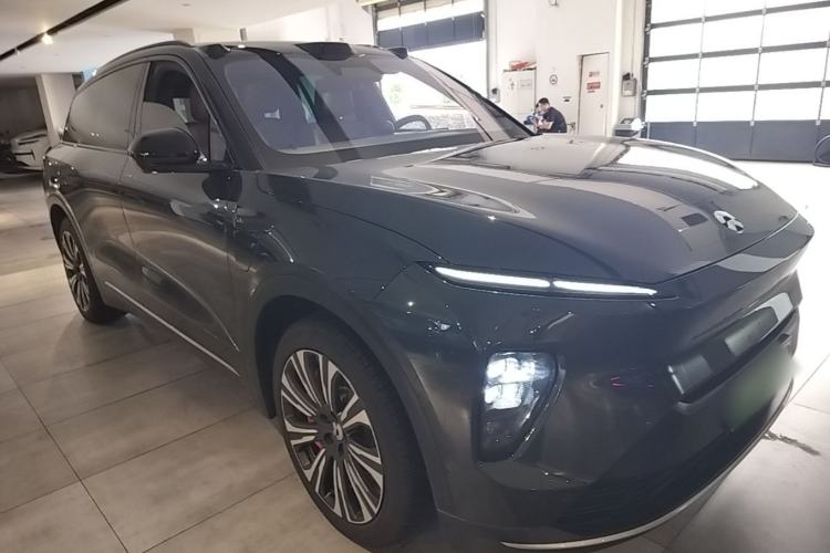 Used Nio ES8 2023 75 kWh Front Right 45 Deg