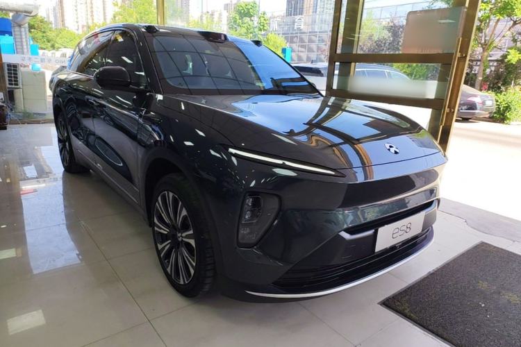 Used Nio ES8 2023 75 kWh Front Right 45 Deg
