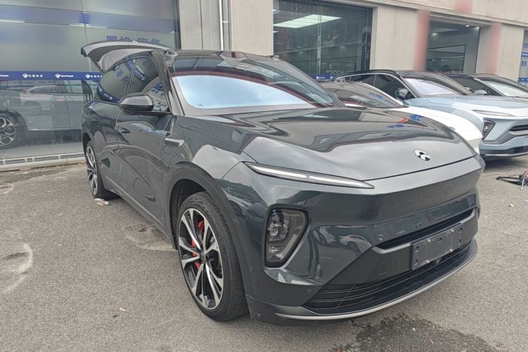 Used Nio ES8 2023 100kWh Executive Edition Front Right 45 Deg