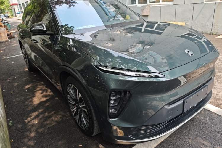 Used Nio ES8 2023 75 kWh Executive Edition Front Right 45 Deg