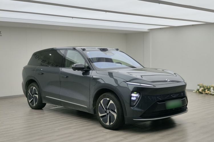 Used Nio ES8 2023 75 kWh Front Right 45 Deg