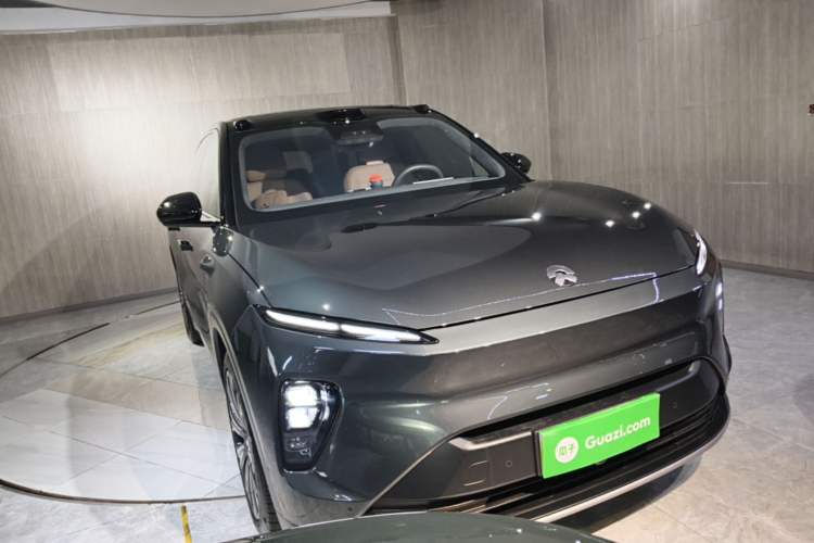 Used Nio ES8 2023 75 kWh Executive Edition Front Right 45 Deg