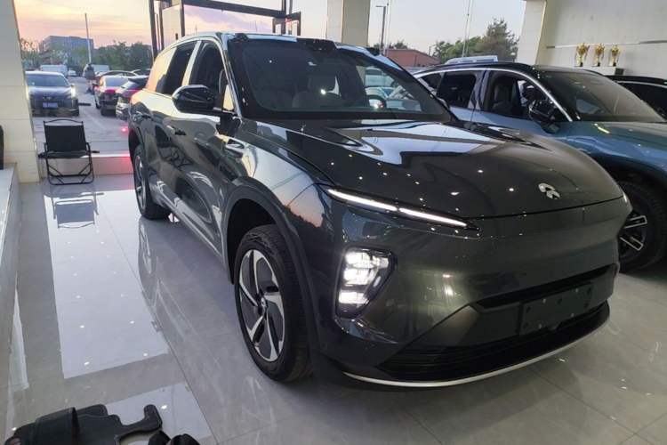 Used Nio ES8 2023 75 kWh Front Right 45 Deg