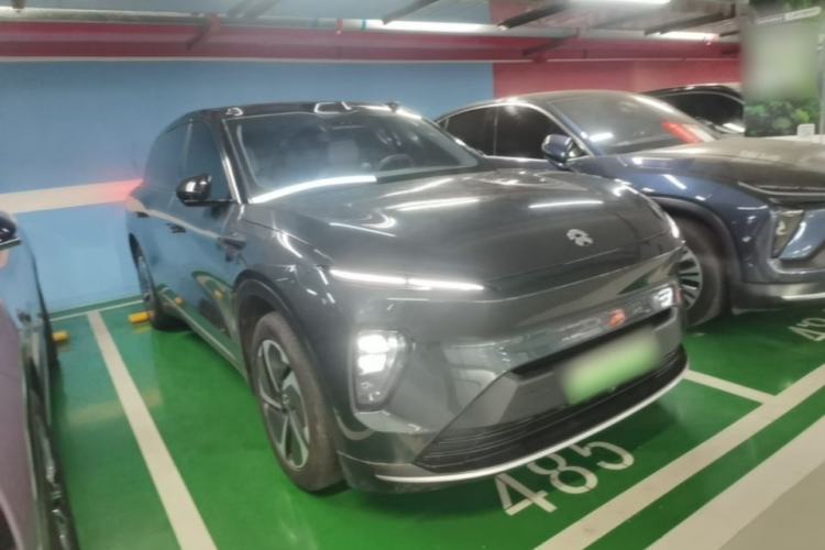 Used Nio ES8 2023 75 kWh Front Right 45 Deg