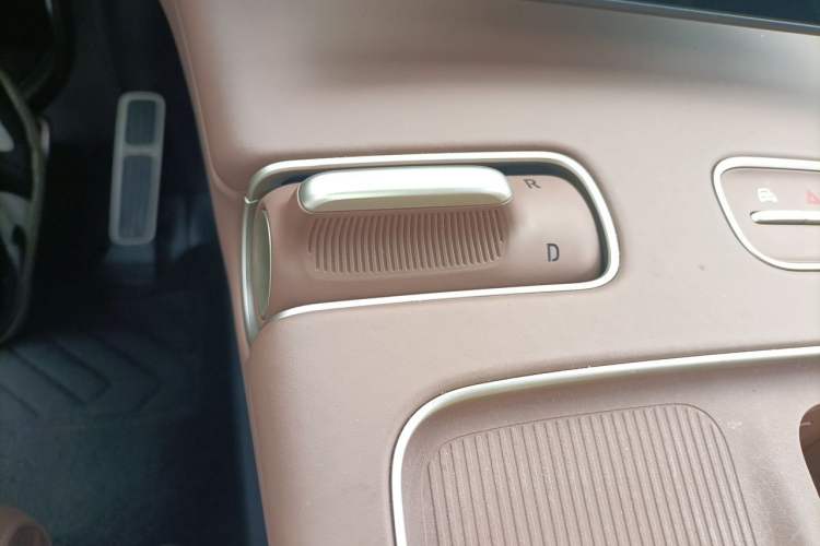 Used Nio ES8 2023 75 kWh Executive Edition Gear Lever