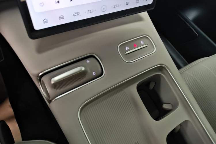 Used Nio ES8 2023 100kWh Signature Edition Gear Lever