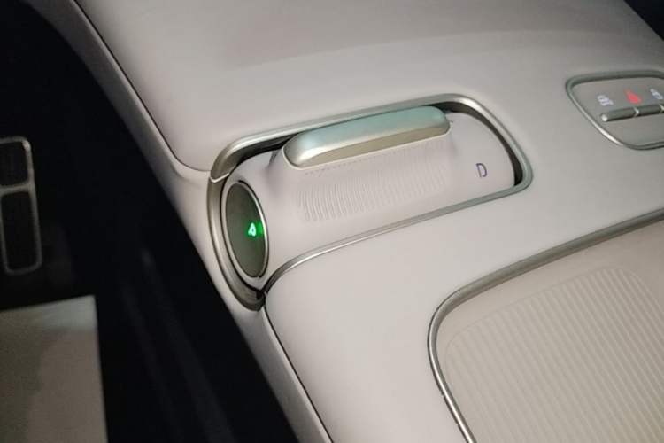 Used Nio ES8 2023 100kWh Signature Edition Gear Lever