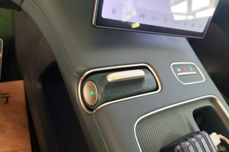 Used Nio ES8 2023 100kWh Signature Edition Gear Lever