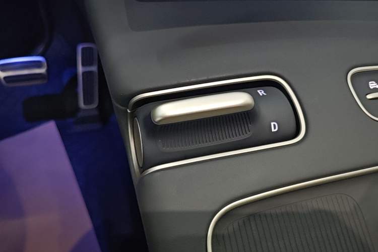Used Nio ES8 2023 75 kWh Executive Edition Gear Lever