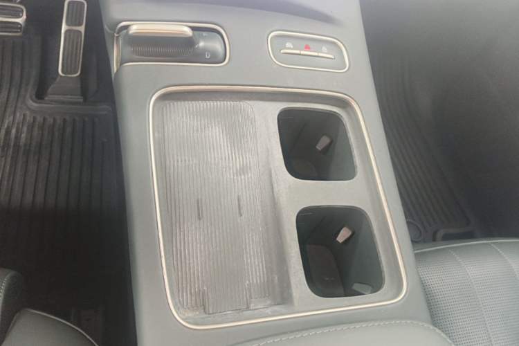 Used Nio ES8 2023 100kWh Signature Edition Gear Lever