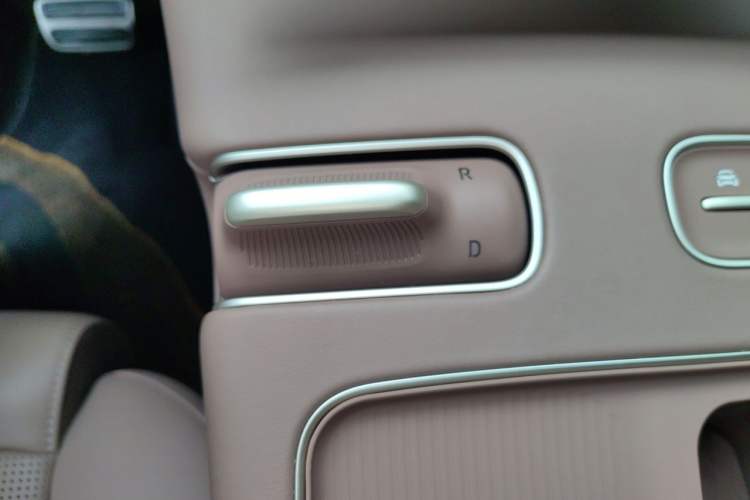 Used Nio ES8 2023 75 kWh Executive Edition Gear Lever
