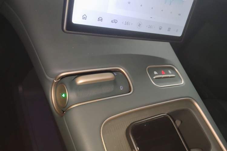 Used Nio ES8 2023 100kWh Signature Edition Gear Lever