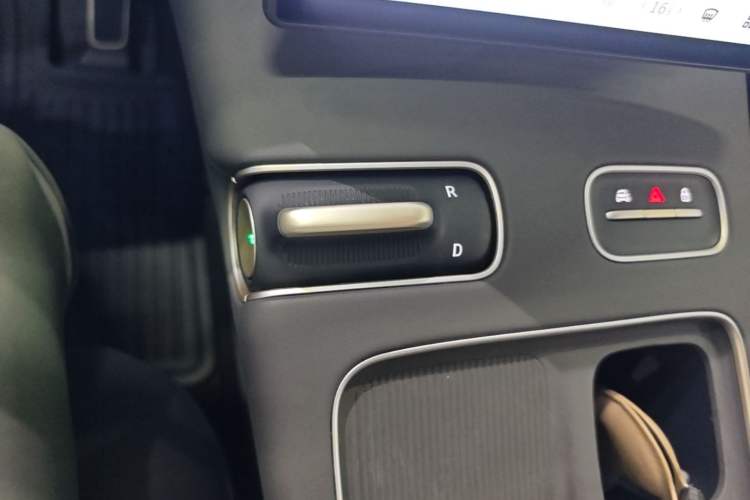 Used Nio ES8 2023 75 kWh Gear Lever
