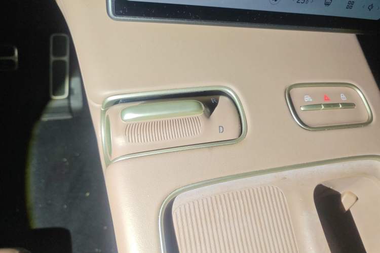 Used Nio ES8 2023 75 kWh Executive Edition Gear Lever