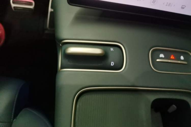 Used Nio ES8 2023 100kWh Signature Edition Gear Lever