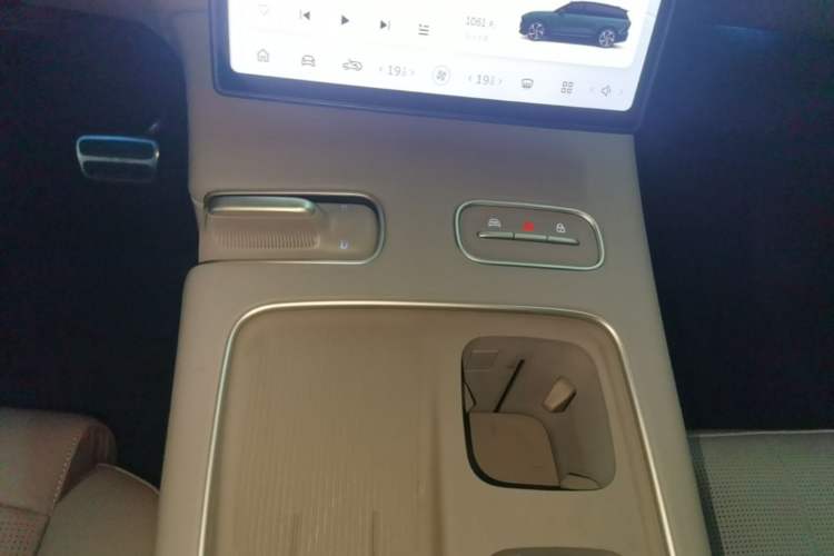 Used Nio ES8 2023 75 kWh Executive Edition Gear Lever
