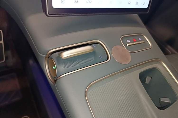 Used Nio ES8 2023 100kWh Signature Edition Gear Lever