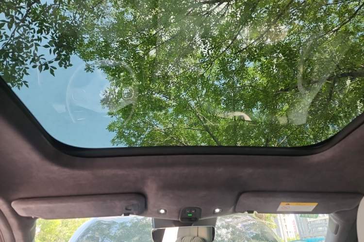 Used Nio ES8 2023 75 kWh Headliner