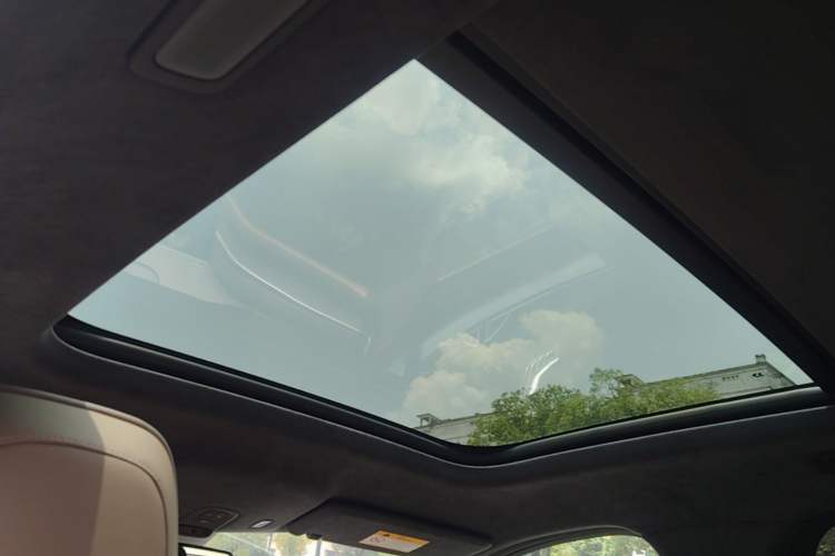 Used Nio ES8 2023 75 kWh Headliner