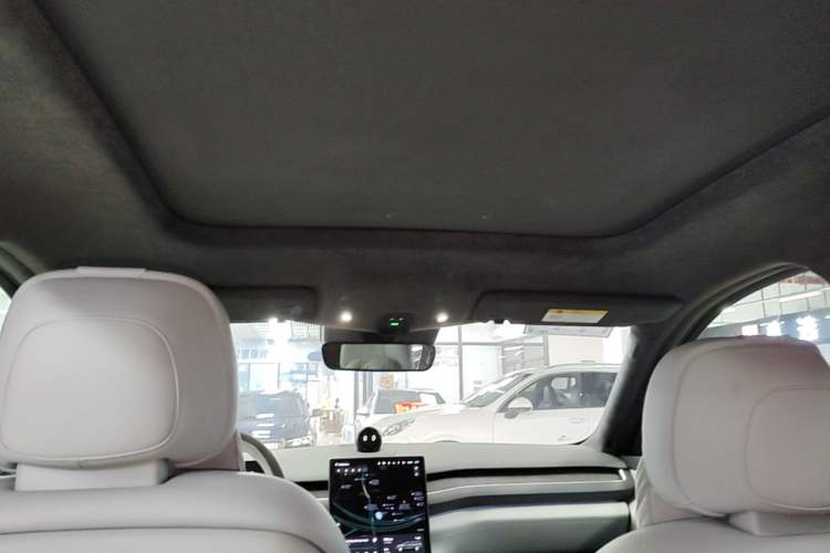 Used Nio ES8 2023 75 kWh Headliner