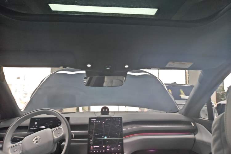 Used Nio ES8 2023 75 kWh Headliner