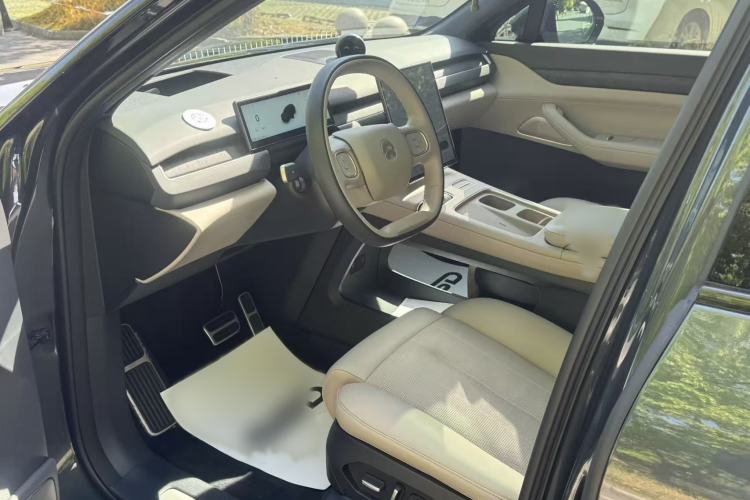 Used Nio ES8 2023 100kWh Signature Edition Interior 1