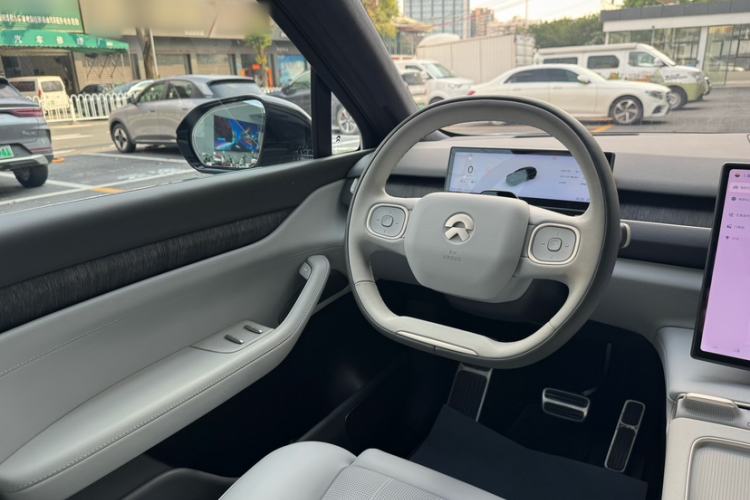 Used Nio ES8 2023 75 kWh Executive Edition Interior 10