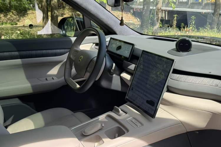 Used Nio ES8 2023 100kWh Signature Edition Interior 10