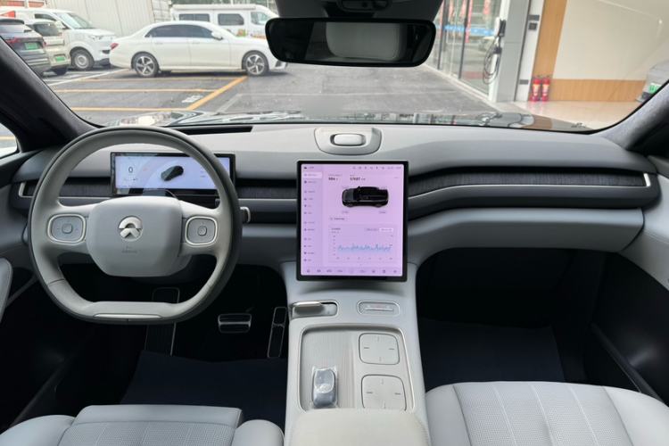 Used Nio ES8 2023 75 kWh Executive Edition Interior 11