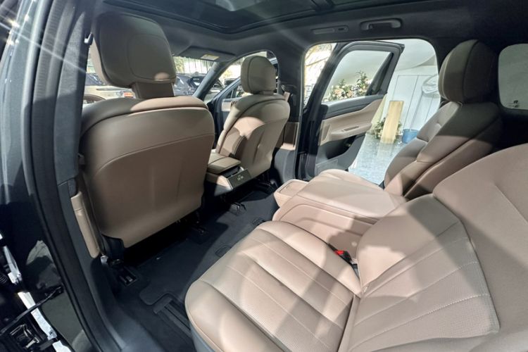 Used Nio ES8 2023 75 kWh Executive Edition Interior 11