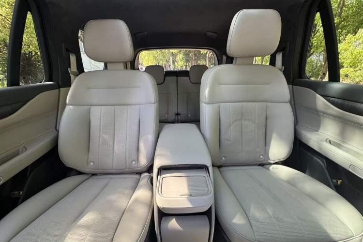Used Nio ES8 2023 100kWh Signature Edition Interior 12