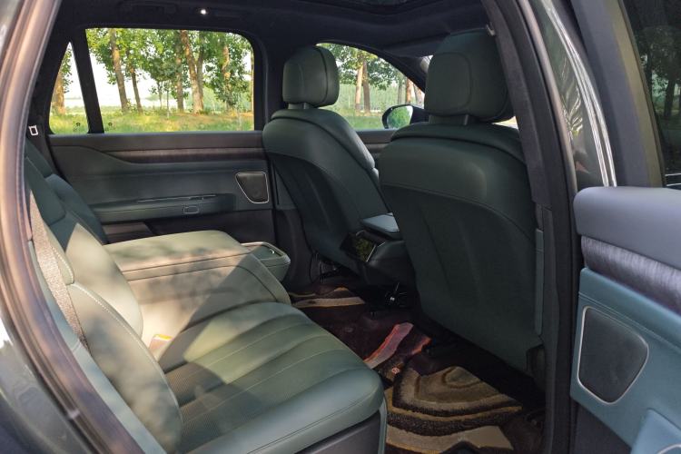 Used Nio ES8 2023 100kWh Signature Edition Interior 2