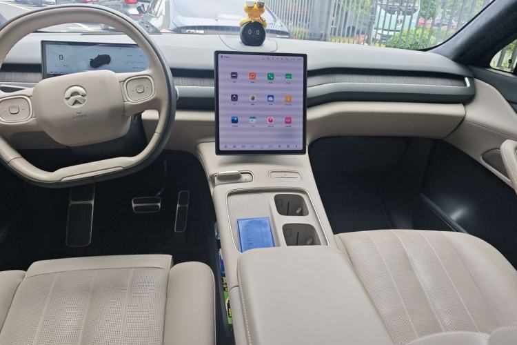 Used Nio ES8 2023 100kWh Signature Edition Interior 2
