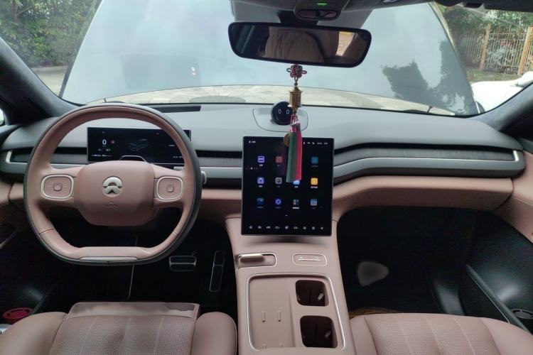 Used Nio ES8 2023 75 kWh Executive Edition Interior 2