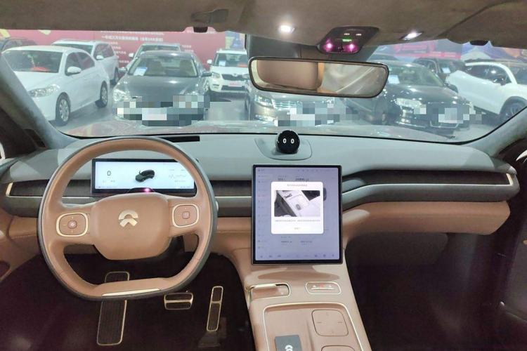 Used Nio ES8 2023 75 kWh Executive Edition Interior 2