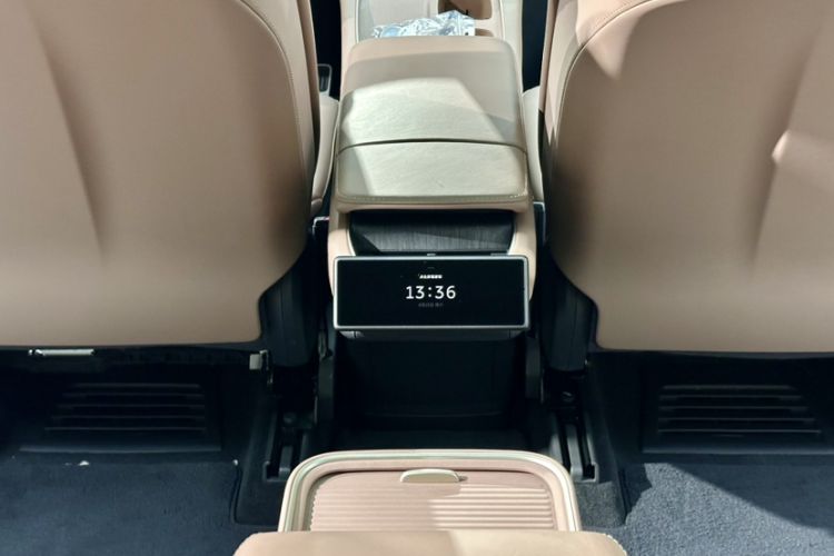 Used Nio ES8 2023 75 kWh Executive Edition Interior 2