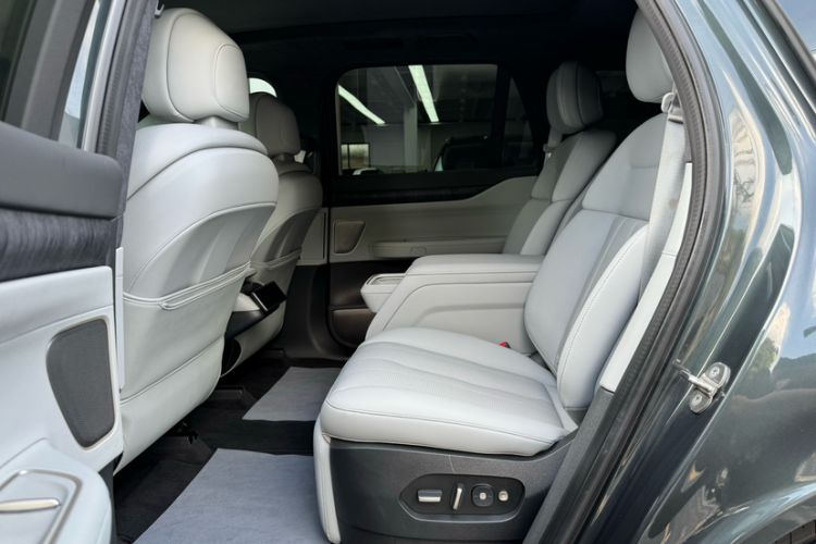 Used Nio ES8 2023 75 kWh Executive Edition Interior 3