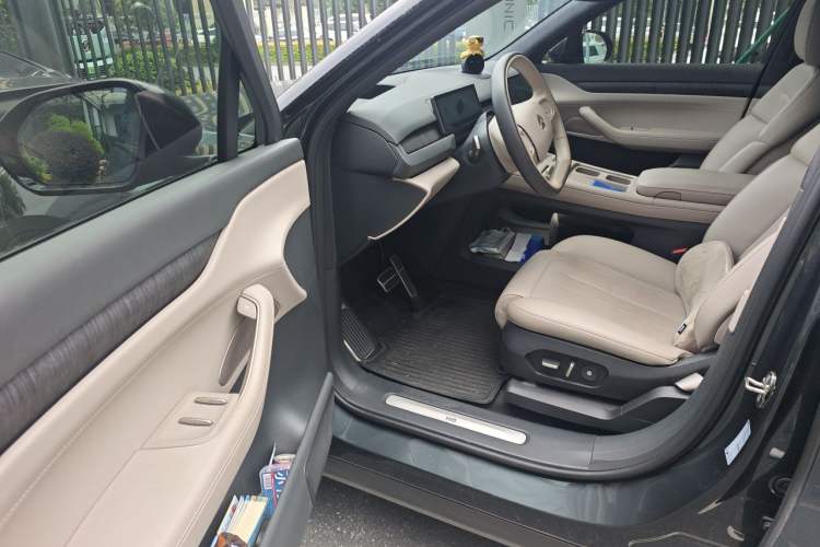 Used Nio ES8 2023 100kWh Signature Edition Interior 3