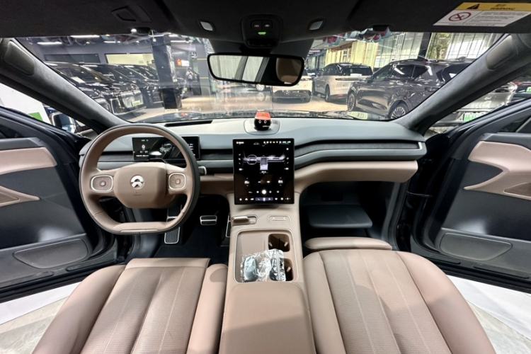 Used Nio ES8 2023 75 kWh Executive Edition Interior 3