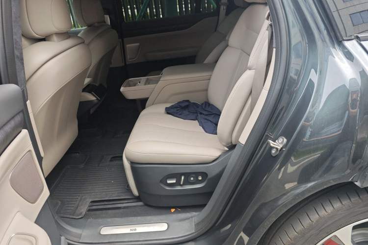 Used Nio ES8 2023 100kWh Signature Edition Interior 4
